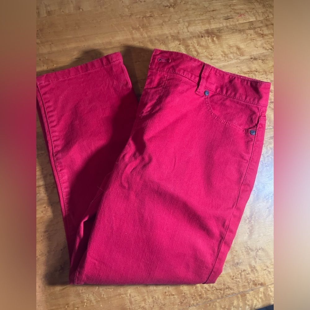 Signature Slim Crop red capris, jean material, excellent condition, 10P